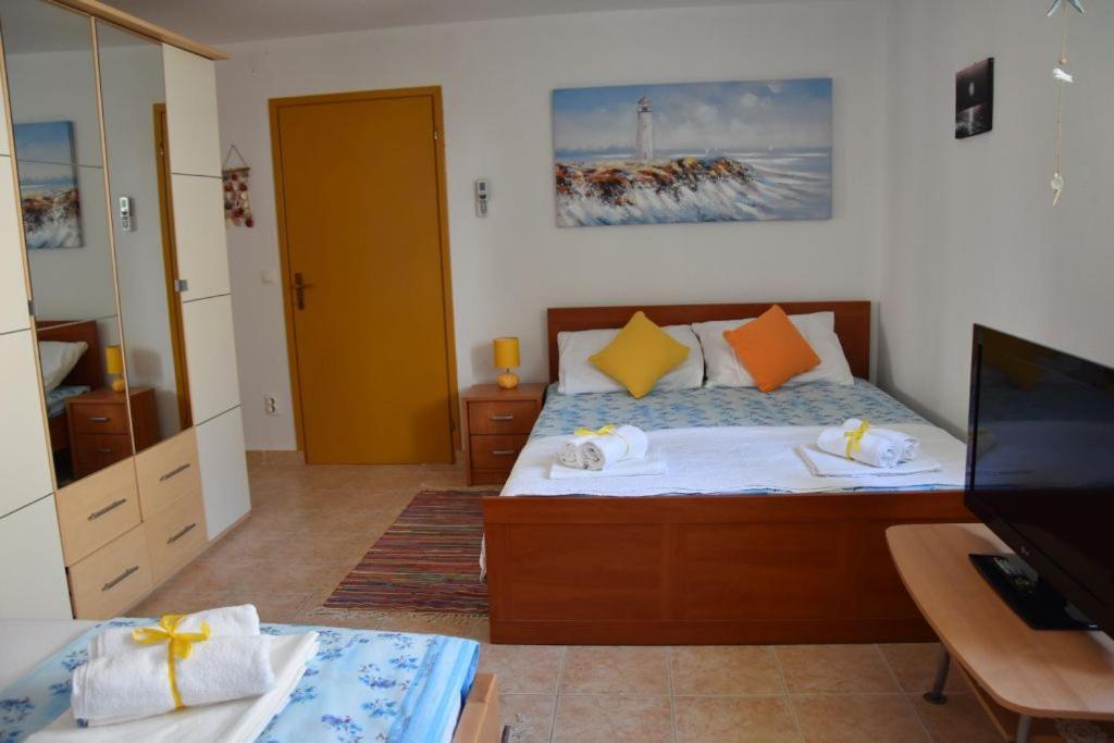 Apartmani Meri Ražanj Exteriör bild