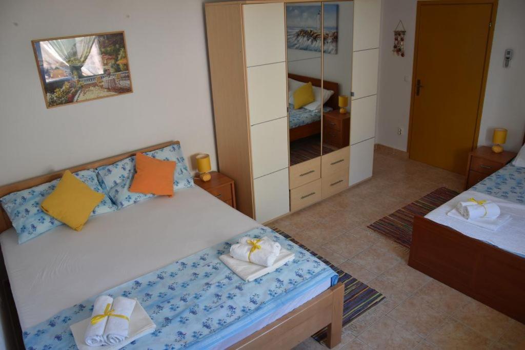Apartmani Meri Ražanj Exteriör bild