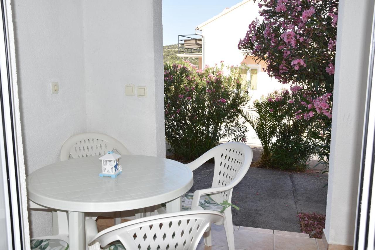 Apartmani Meri Ražanj Exteriör bild