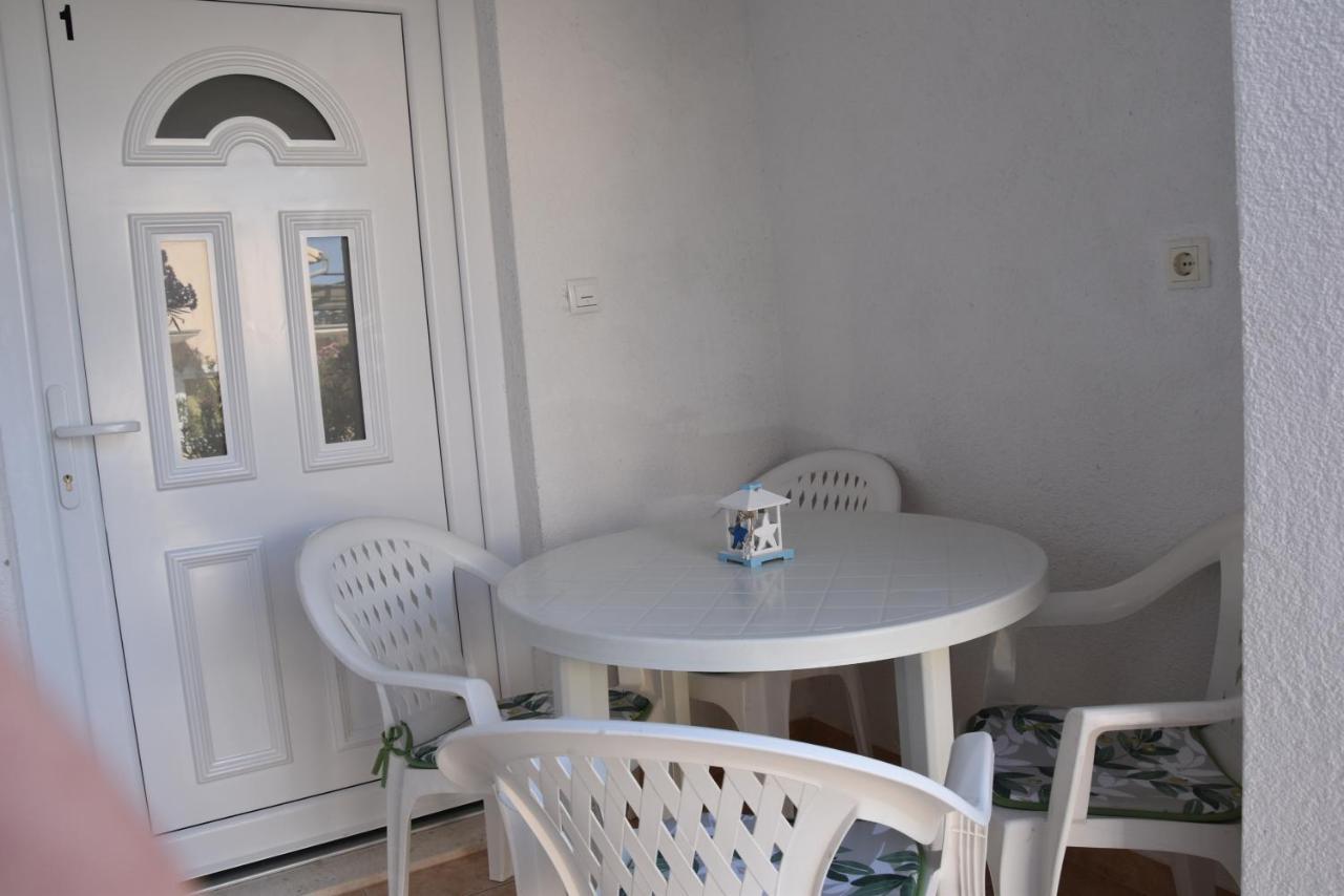 Apartmani Meri Ražanj Exteriör bild