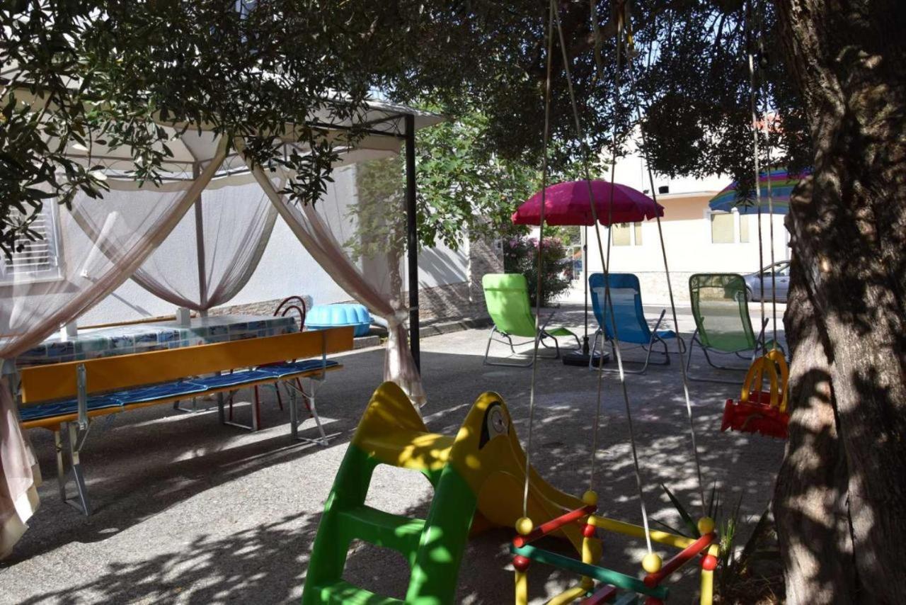 Apartmani Meri Ražanj Exteriör bild