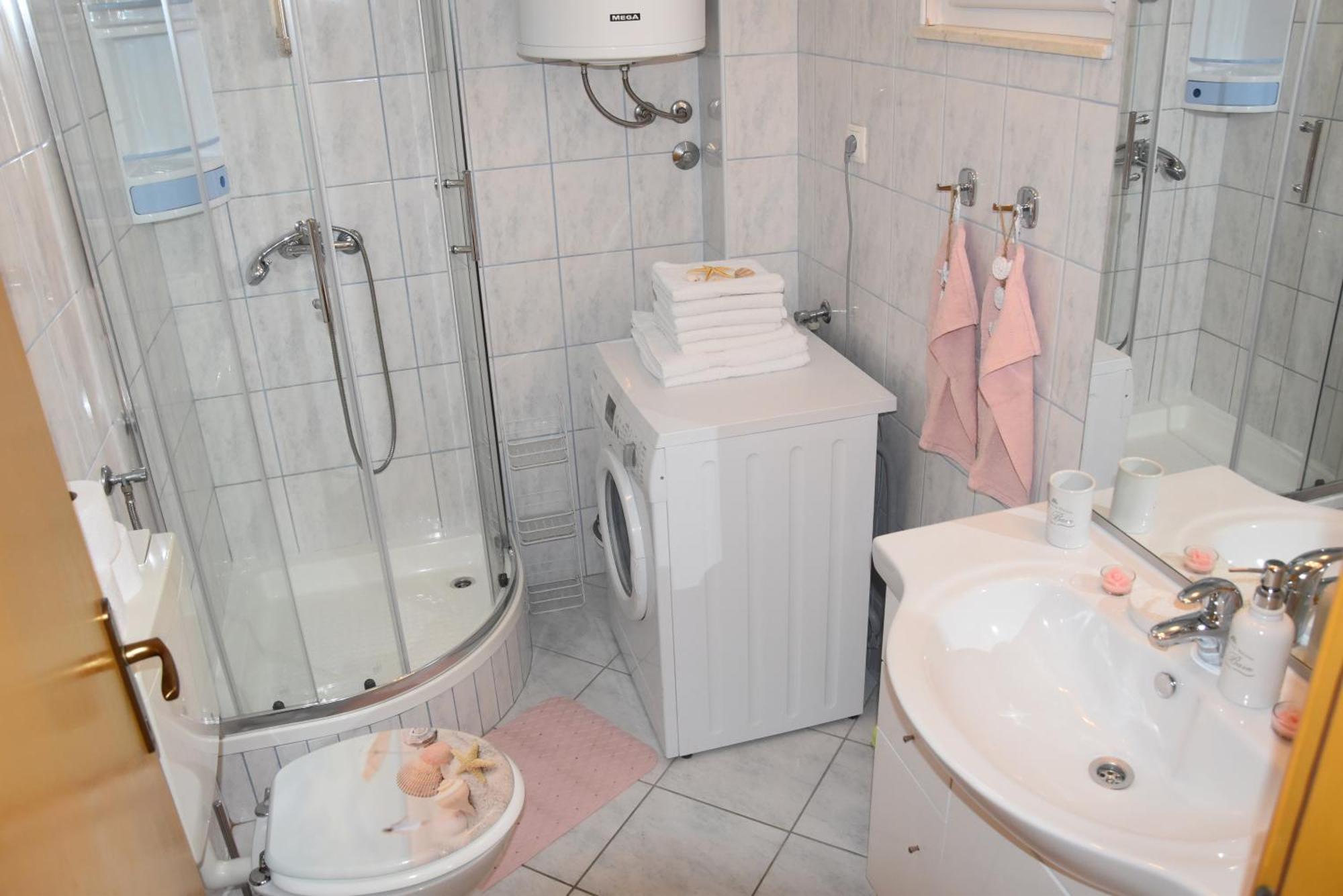 Apartmani Meri Ražanj Exteriör bild