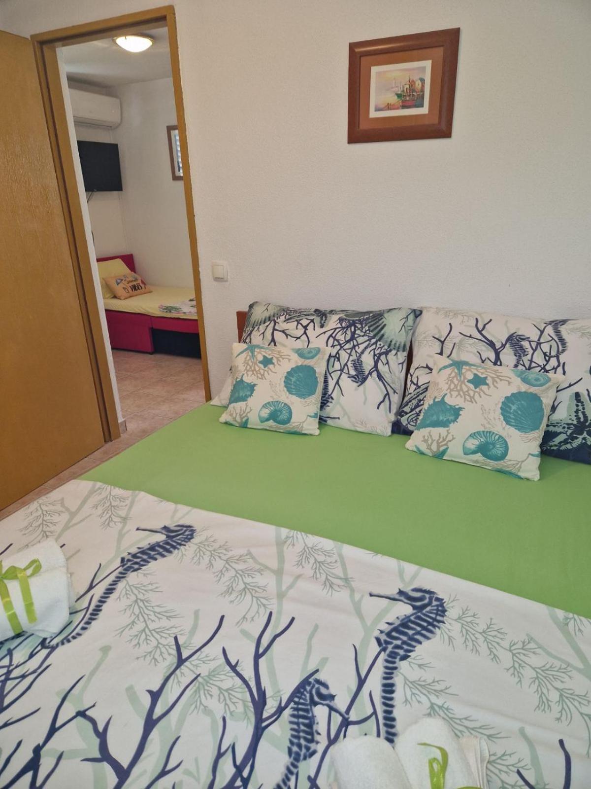 Apartmani Meri Ražanj Exteriör bild