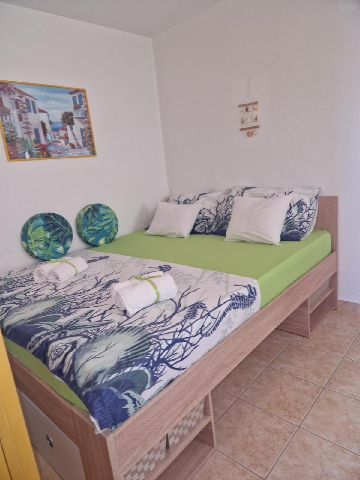 Apartmani Meri Ražanj Exteriör bild
